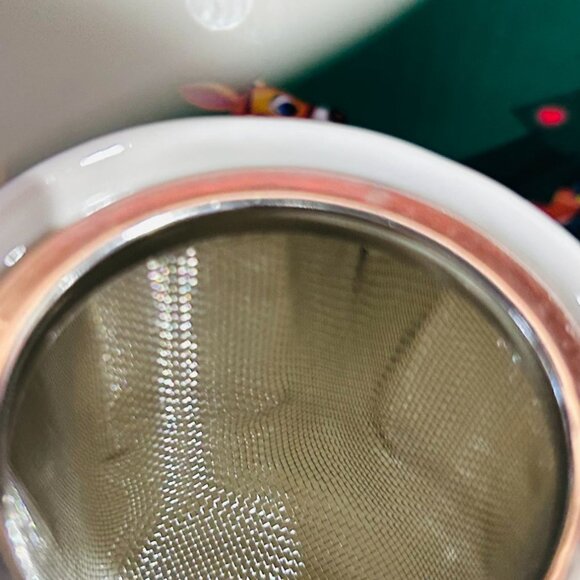 Christmas Tea Set With Teapot & Two Cups - Santa Claus Design Ceramic With Gold - Picture 4 of 11